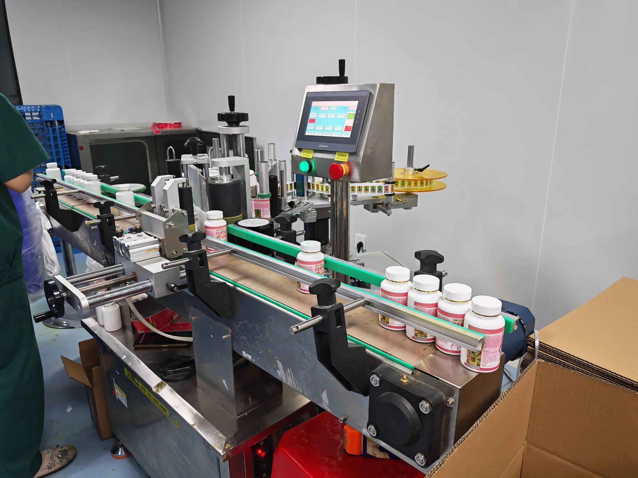 Bottle labeling line